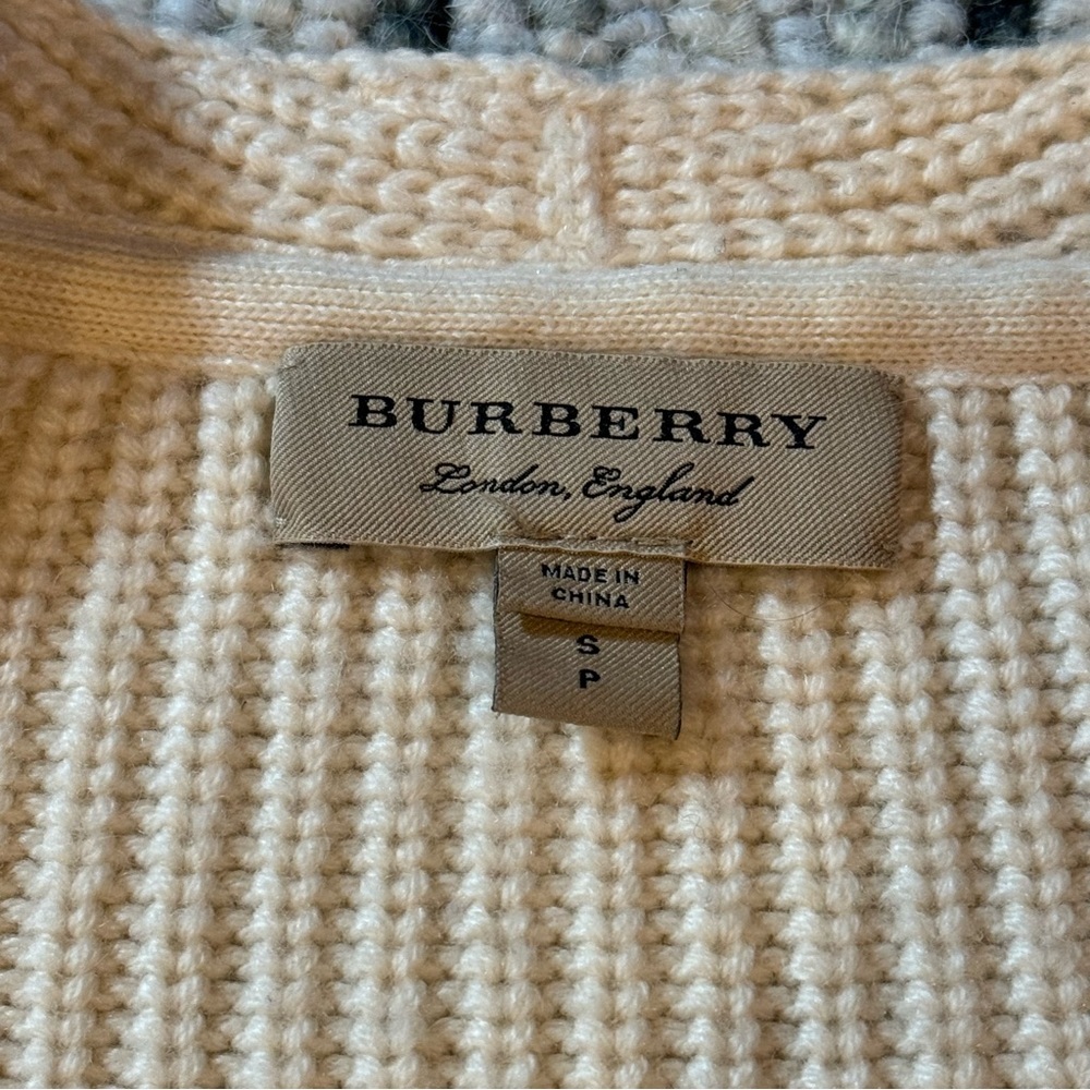 Burberry Cashmere Wool Cable V-neck Cream Sweater, Size S / P - Picture 12 of 15